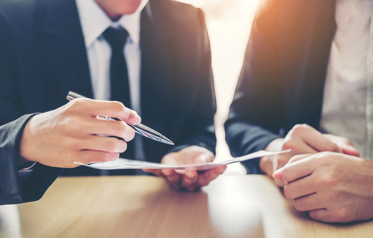 Gestión legal y regulatoria para clínicas y empresas en Guatemala - Administración Clínica
