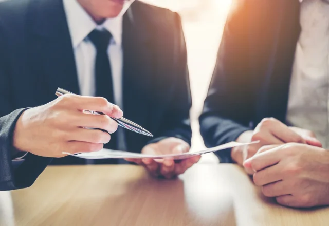 Gestión legal y regulatoria para clínicas y empresas en Guatemala - Administración Clínica